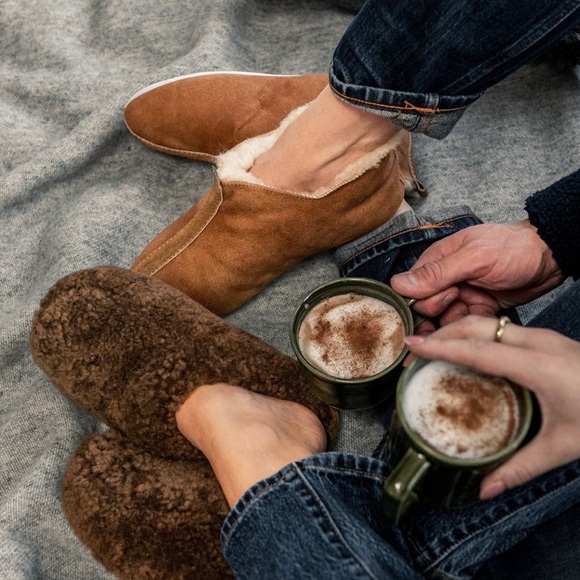 Shepard genuine shearling Annie slippers - Picture 1 of 14